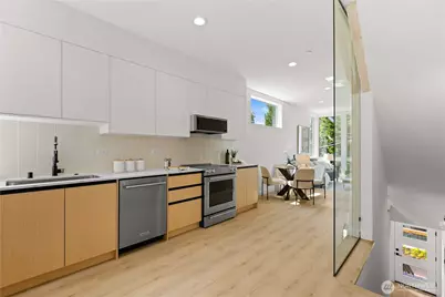 3819 B Fremont Avenue N, Seattle, WA 98103 - Photo 5