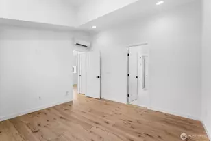 11824 31st Pl NE, Seattle, WA 98125 - Photo 9