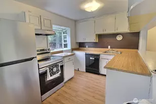 6304 232nd St SW, Mountlake Terrace, WA 98043 - Photo 3