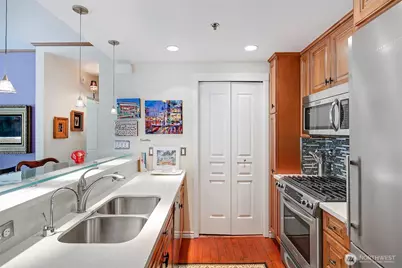 2801 1st Avenue #208, Seattle, WA 98121 - Photo 5