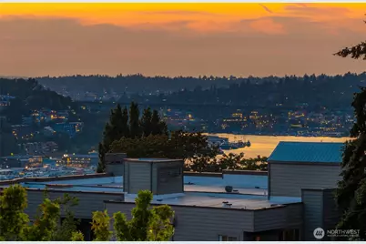 727 Belmont Avenue E, Seattle, WA 98102 - Photo 3