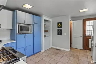 1326 N 40th St, Seattle, WA 98103 - Photo 15