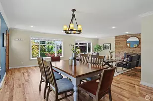 1326 N 40th St, Seattle, WA 98103 - Photo 11