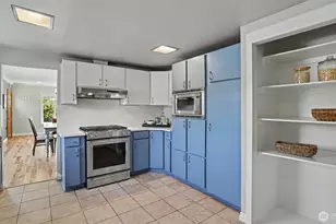 1326 N 40th St, Seattle, WA 98103 - Photo 13