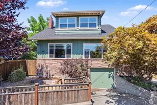 1326 N 40th St, Seattle, WA 98103 - Photo 3