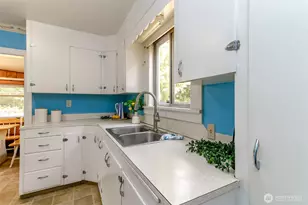 5206 W Werner Rd, Bremerton, WA 98312 - Photo 9