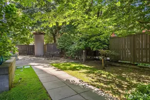 1120 Spring St, Seattle, WA 98104 - Photo 29
