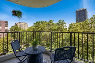 1120 Spring St, Seattle, WA 98104 - Photo 9