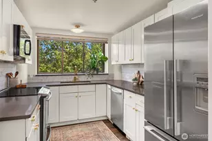 1120 Spring St, Seattle, WA 98104 - Photo 13