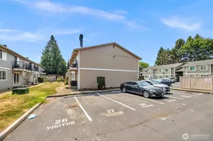 1609 Maple Ln, Kent, WA 98030 - Photo 7