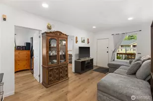 803 N Pacific Ave, Kelso, WA 98626 - Photo 11