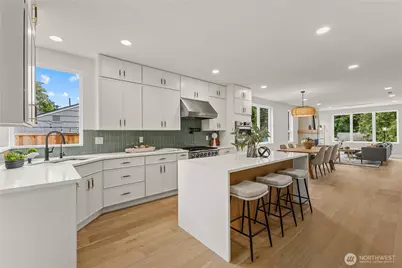 11709 Roosevelt Way NE, Seattle, WA 98125 - Photo 13