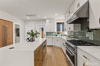 11709 Roosevelt Way NE, Seattle, WA 98125 - Photo 15