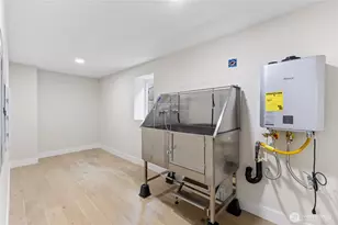 11709 Roosevelt Way NE, Seattle, WA 98125 - Photo 35