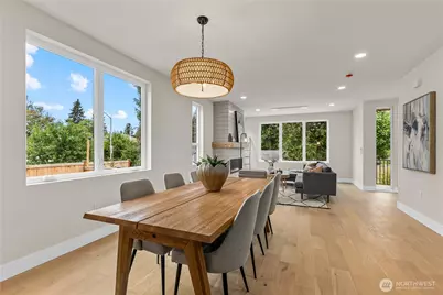 11709 Roosevelt Way NE, Seattle, WA 98125 - Photo 9