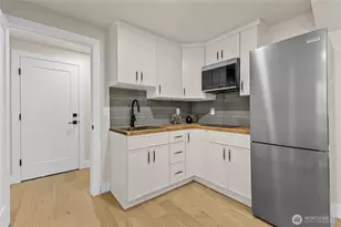11709 Roosevelt Way NE, Seattle, WA 98125 - Photo 31