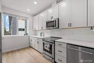 14704 Meridian Ave N, Shoreline, WA 98133 - Photo 17