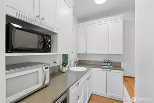 13130 Holmes Point Dr NE, Kirkland, WA 98034 - Photo 9