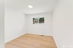 12215 SE 35th St, Bellevue, WA 98006 - Photo 27