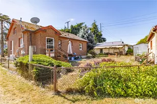 303 3rd St NE, Yelm, WA 98597 - Photo 5