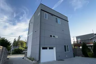 2614 SW Genesee St, Seattle, WA 98126 - Photo 3