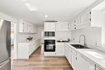 9810 Vineyard Crest, Bellevue, WA 98004 - Photo 11
