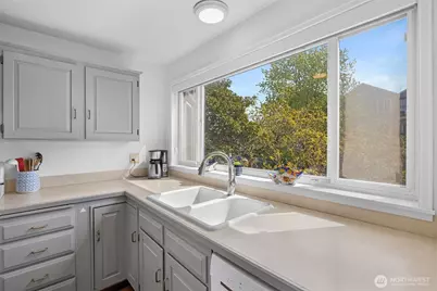 303 13th Avenue E #301, Seattle, WA 98102 - Photo 5