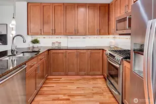 10650 NE 9th Pl, Bellevue, WA 98004 - Photo 5