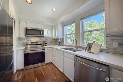 12527 27th Avenue NE #D, Seattle, WA 98125 - Photo 15