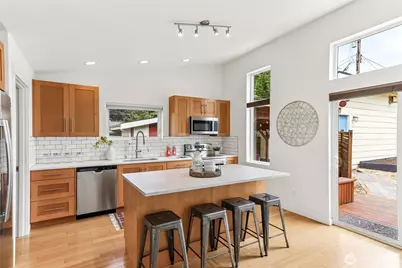 8820 24th Avenue SW, Seattle, WA 98106 - Photo 9