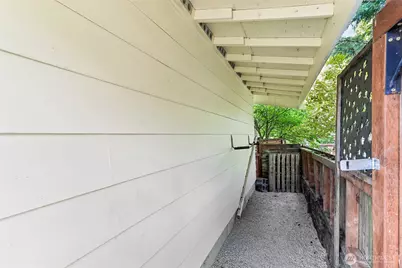 8820 24th Avenue SW, Seattle, WA 98106 - Photo 29