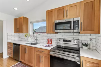 8820 24th Avenue SW, Seattle, WA 98106 - Photo 11