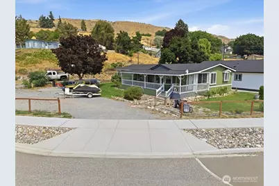 634 Warren Avenue W, Pateros, WA 98846 - Photo 1