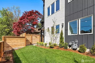 7332 25th Avenue NW, Seattle, WA 98117 - Photo 17