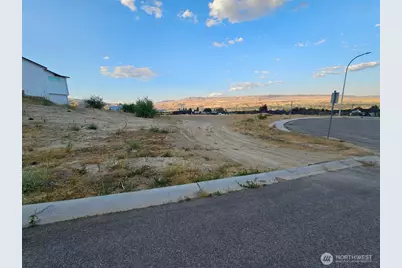 974 Spring Mountain Drive, Wenatchee, WA 98801 - Photo 1