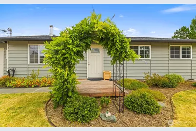 822 Walker Avenue, Oak Harbor, WA 98277 - Photo 9