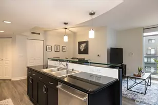 2929 1st Ave, Seattle, WA 98121 - Photo 9