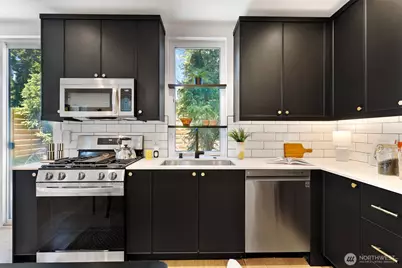 527 NE 89th Street #B, Seattle, WA 98115 - Photo 17