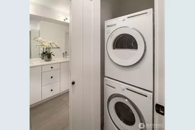 9553 Ashworth Avenue N #B, Seattle, WA 98103 - Photo 21