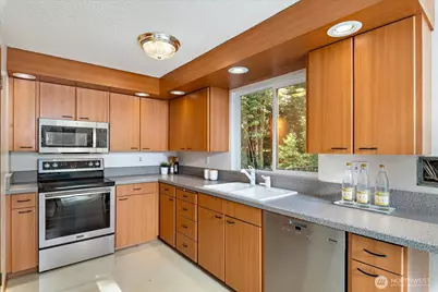 17202 Sealawn Place, Edmonds, WA 98026 - Photo 11