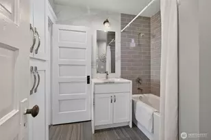 409 NE 60th St, Seattle, WA 98115 - Photo 25