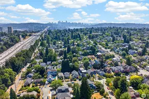 409 NE 60th St, Seattle, WA 98115 - Photo 3