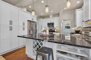 409 NE 60th St, Seattle, WA 98115 - Photo 17