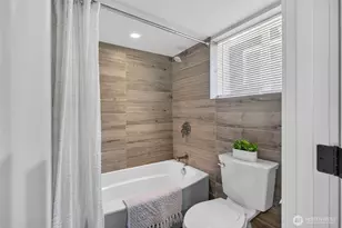409 NE 60th St, Seattle, WA 98115 - Photo 33