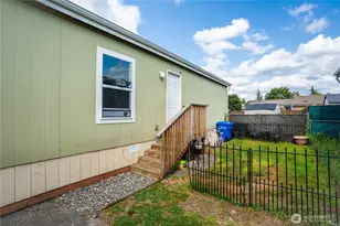 300 Park Ave, Buckley, WA 98321 - Photo 3