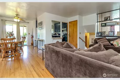 2633 Lake Youngs Court SE, Renton, WA 98058 - Photo 9