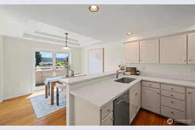 2167 Dexter Avenue N #402, Seattle, WA 98109 - Photo 9