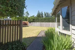 8821 221st Pl SW, Edmonds, WA 98026 - Photo 29
