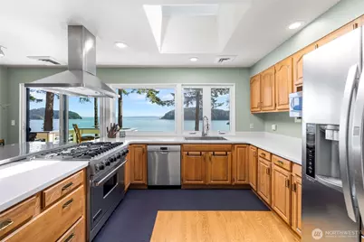 733 Tillamuk Drive, La Conner, WA 98257 - Photo 15
