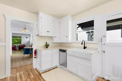 410 N 46th Street, Seattle, WA 98103 - Photo 9